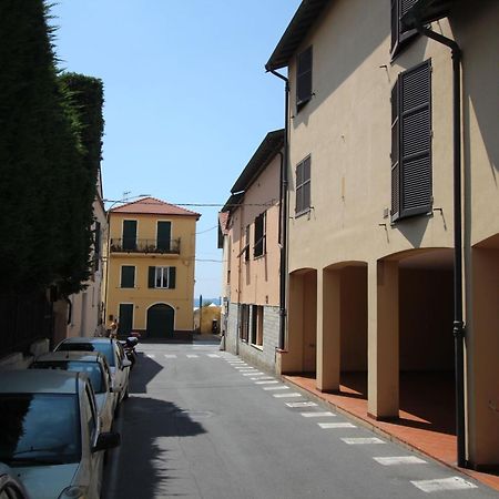 Garibaldi Appartamenti Riva Ligure Dış mekan fotoğraf